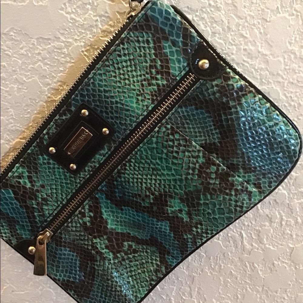 Mid size wristlet by express